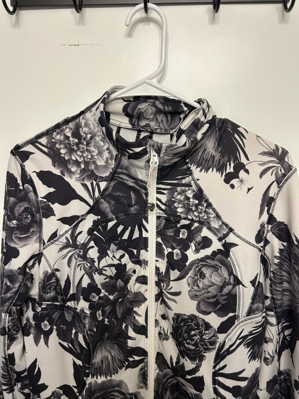 Lululemon Forme Jacket II Floral Brisk Bloom Black White Cuffins - Picture 3 of 12